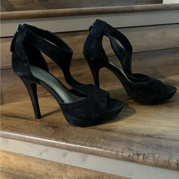 👛 (ANY 2/$25 AUDREY BROOKE Dixie Black Suede 3.75” Heels with T-Top Design, 6 - Picture 1 of 4